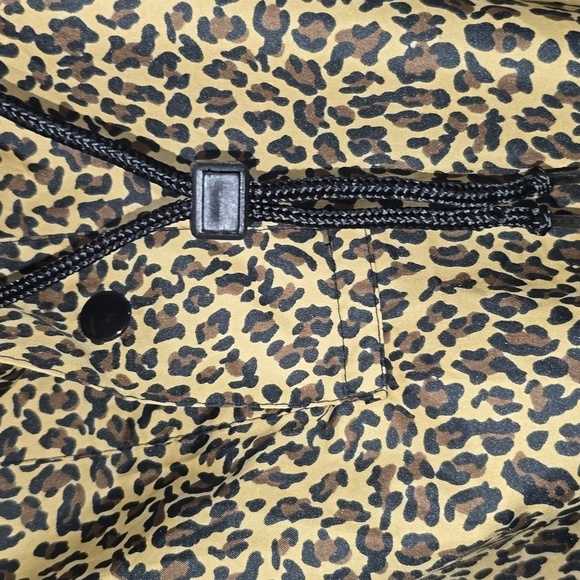 London Fog Cheetah Print Hooded Poncho One Size Fits Most - Picture 5 of 10